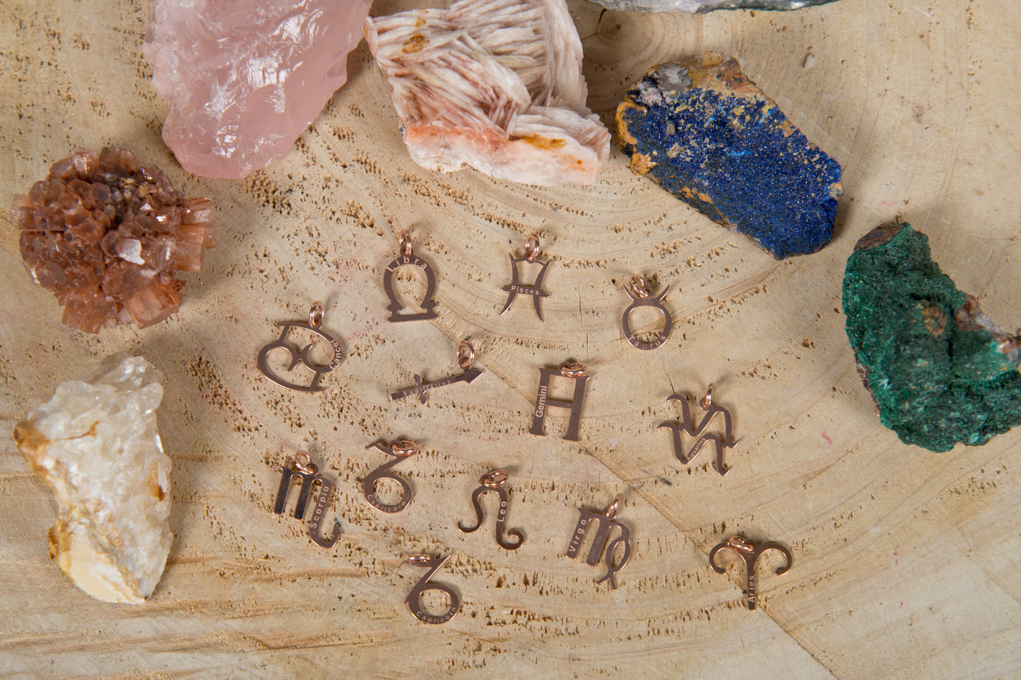 Pietra di luna, ossidiana dorata, lava, rame, charms