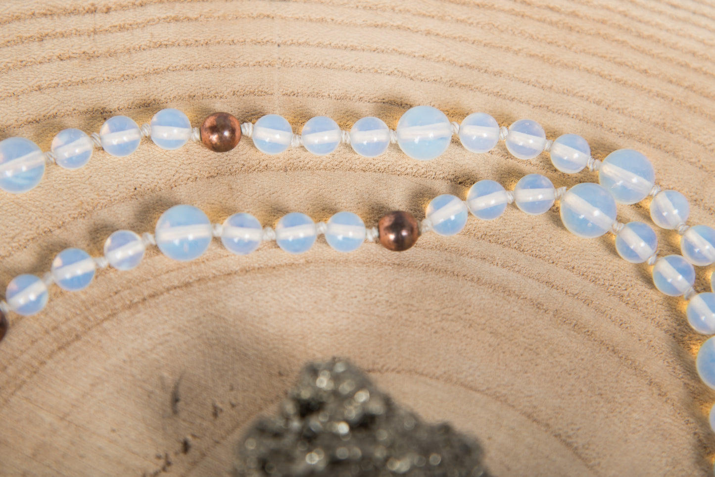 Mala in Opalite, Perla Guru Rame