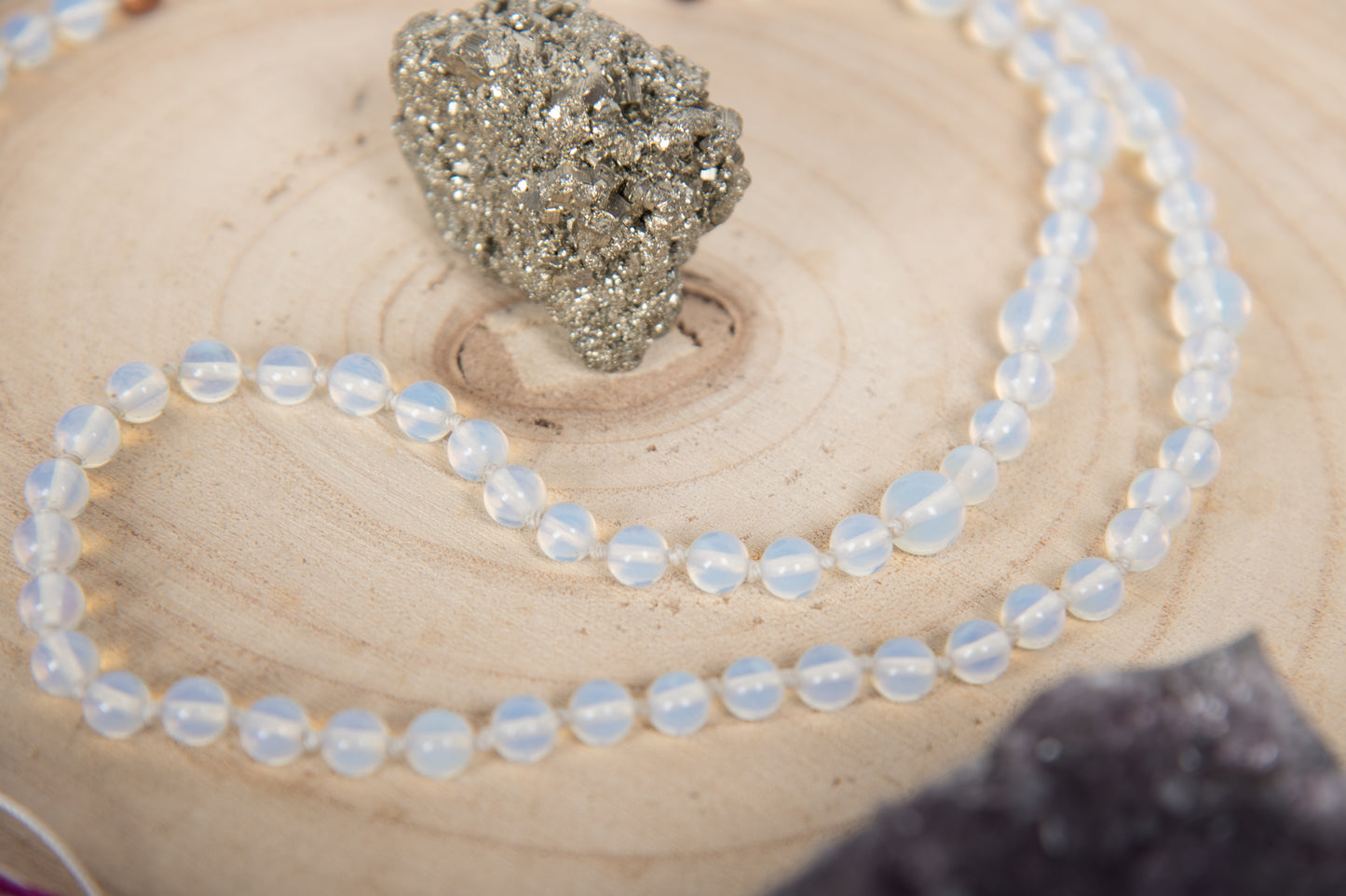 Mala in Opalite, Perla Guru Rame