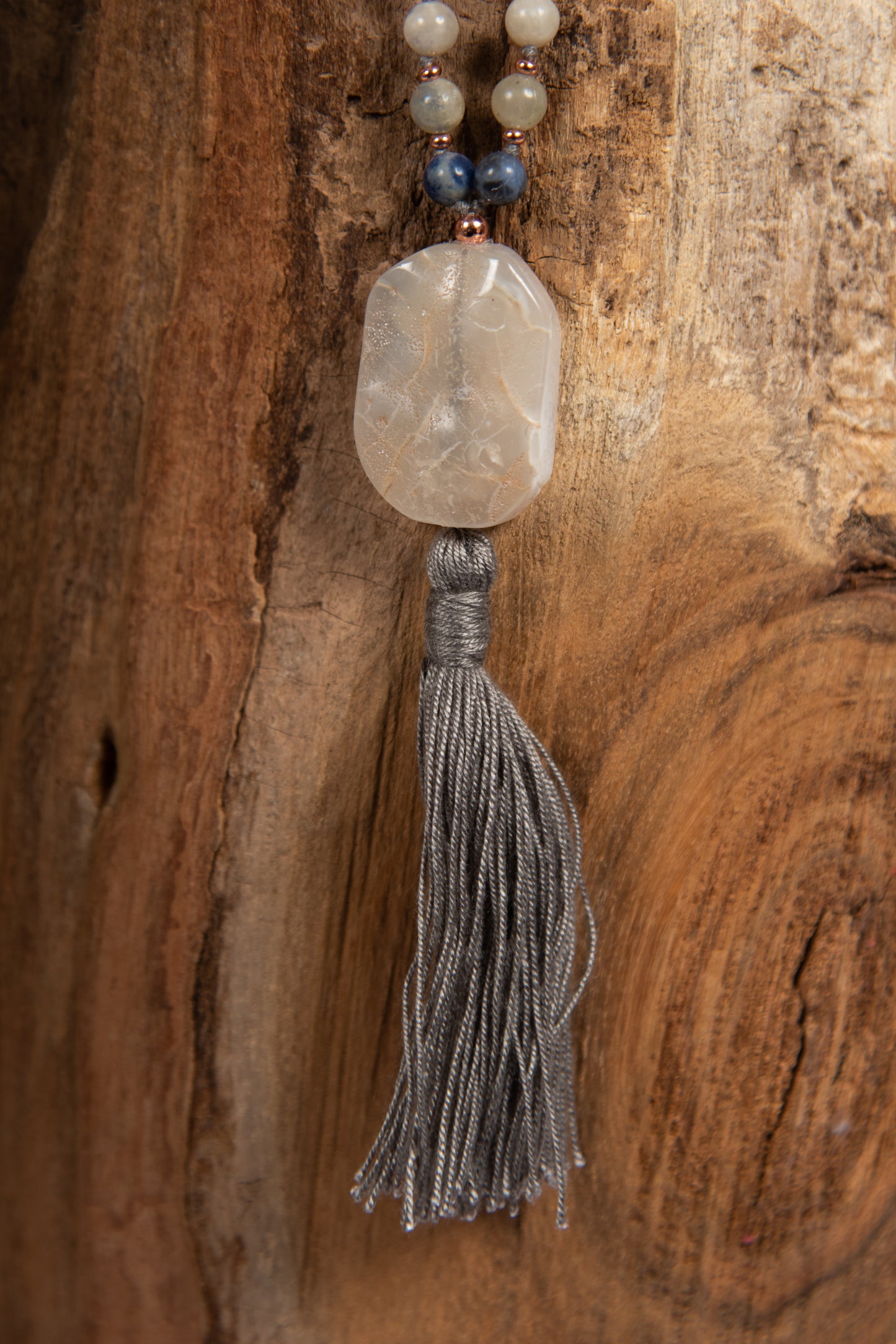 Mala per meditare con pietre dure naturali in Sodalite, Pietra Guru in Agata bianca, Rame