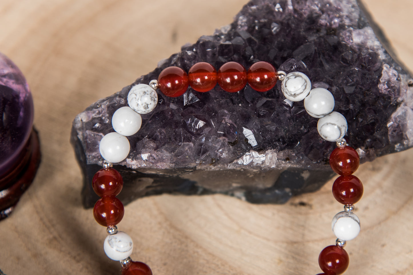 Agata rossa, Howlite, Charm Fiore di loto in argento 925