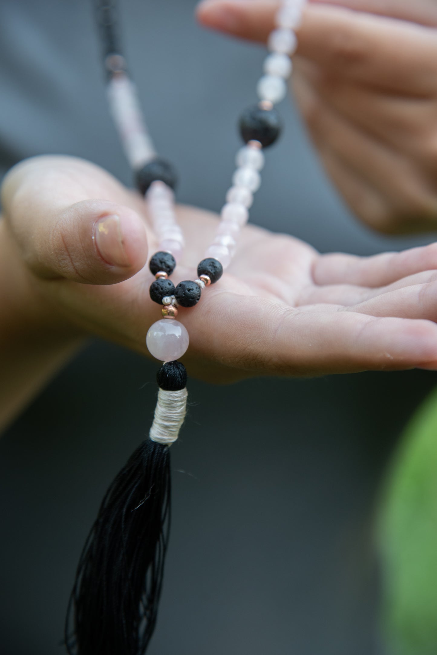 Mala da meditazione in Pietra lavica e Quarzo rosa