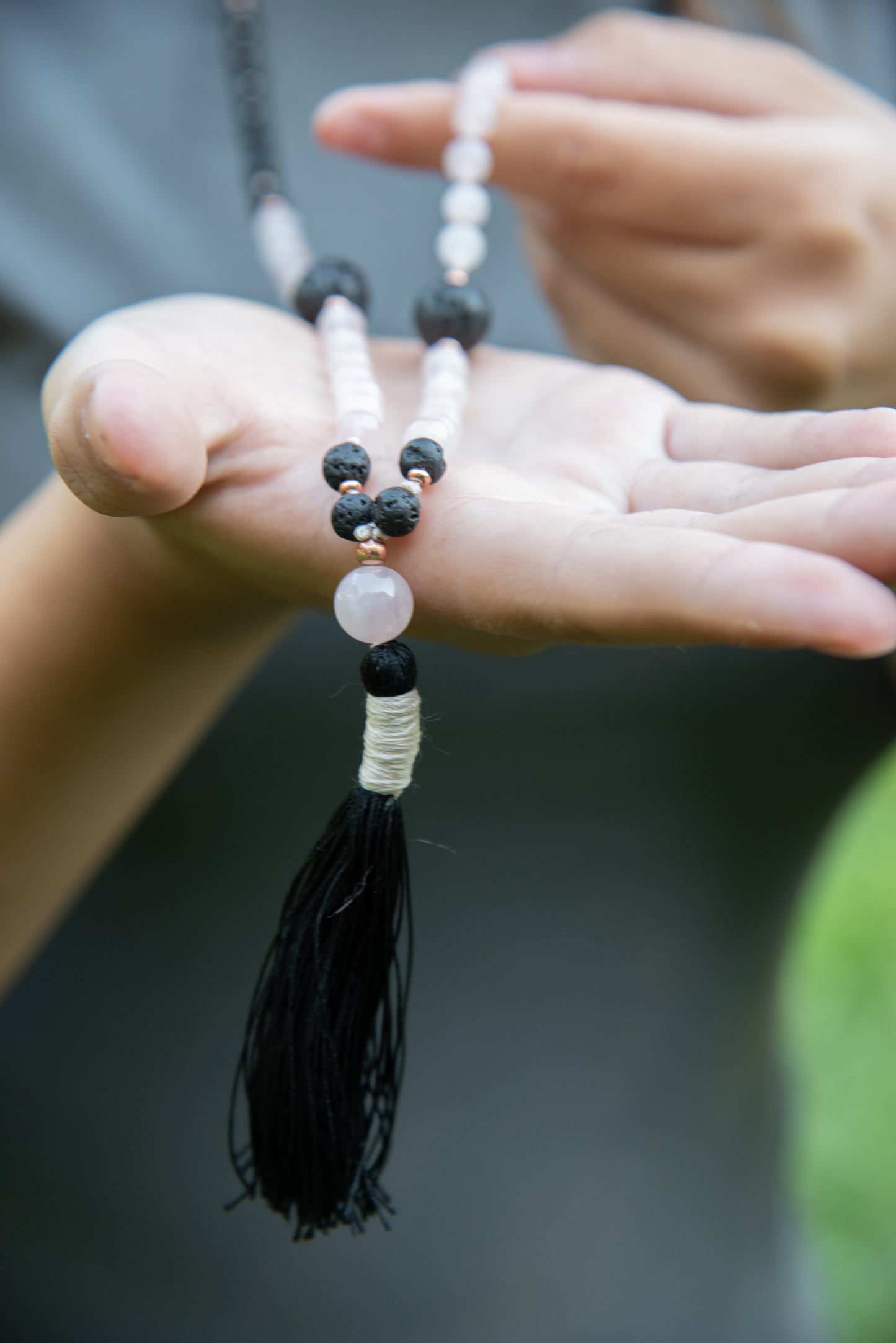 Mala da meditazione in Pietra lavica e Quarzo rosa