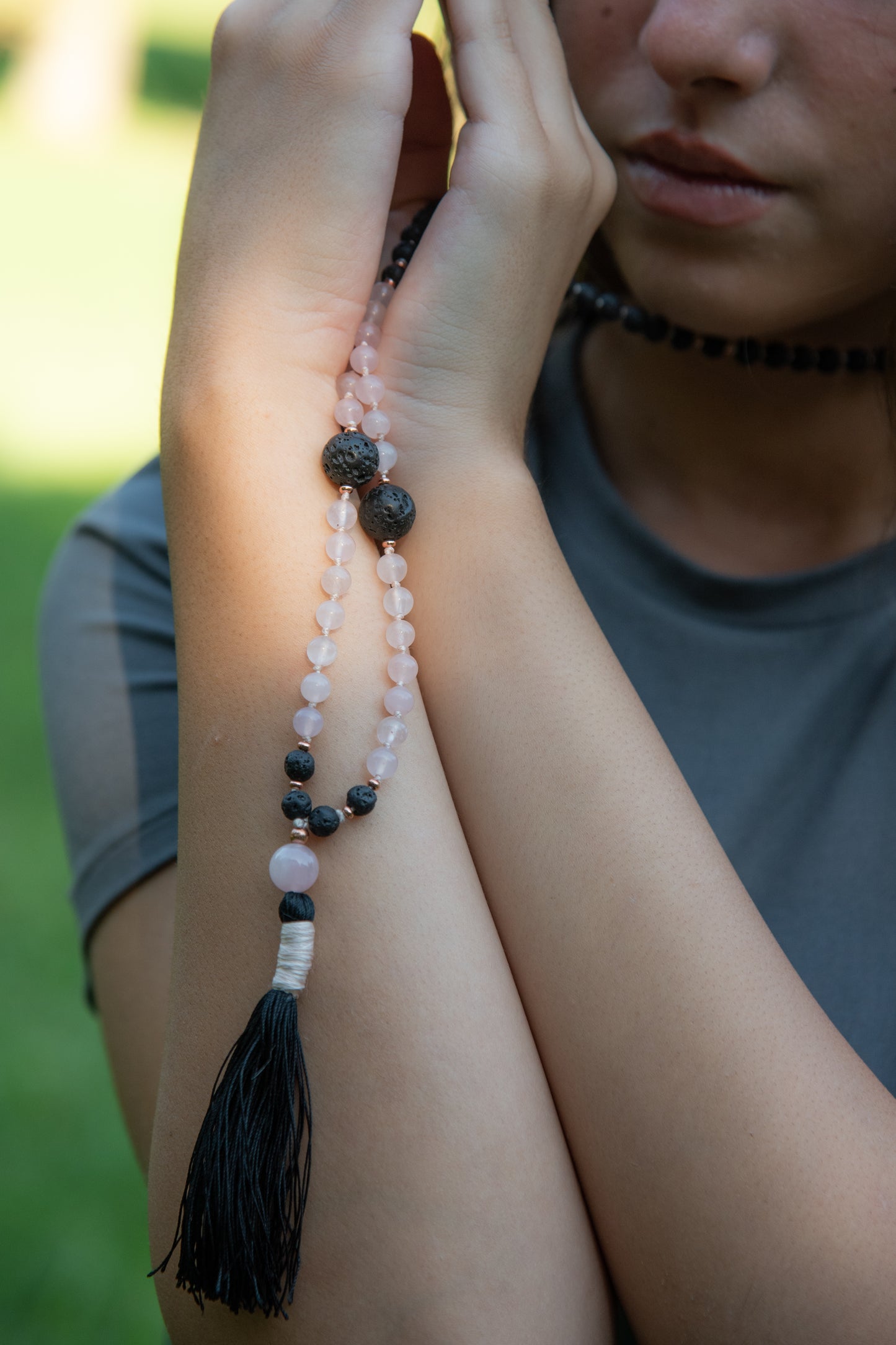 Mala da meditazione in Pietra lavica e Quarzo rosa