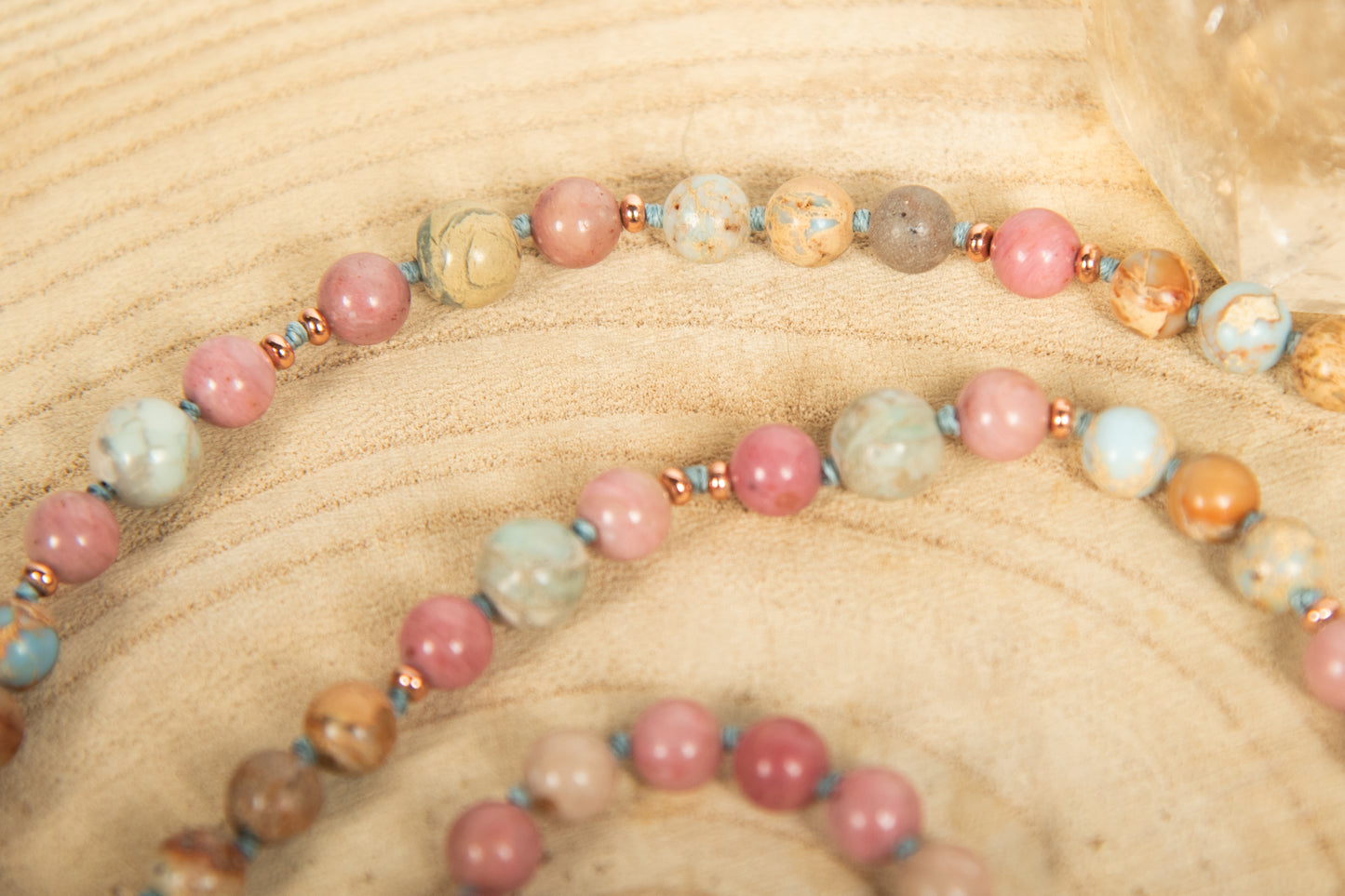 Mala da meditazione in Diaspro imperiale, Rodonite, Pietra Guru Quarzo rosa e Rame