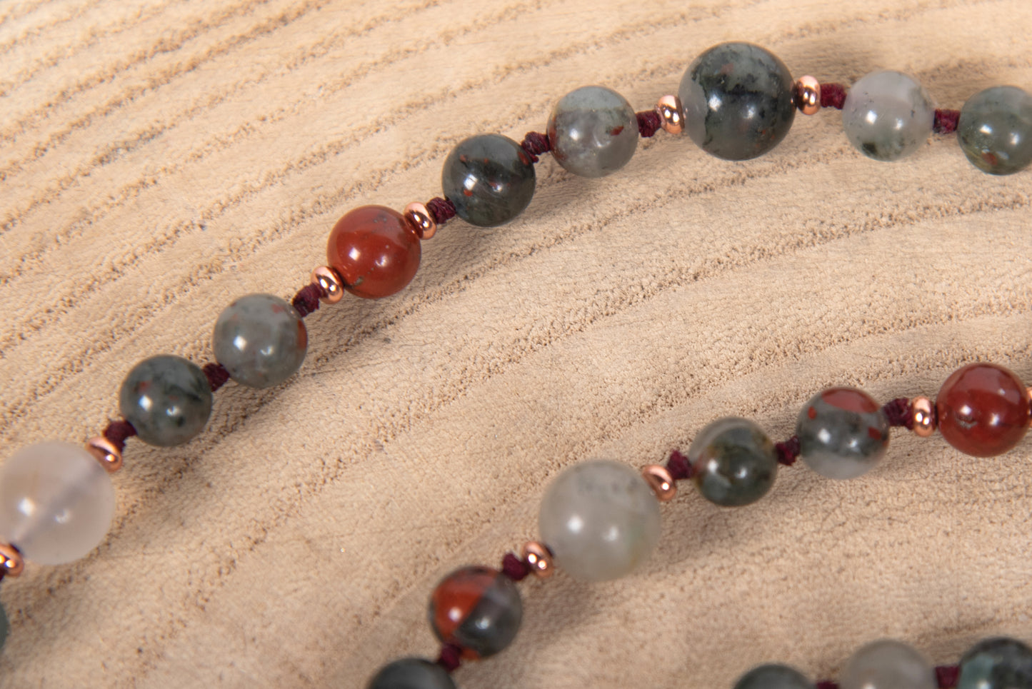 Mala con pietre dure naturali di Eliotropio Diaspro Sanguigno, Pietra Guru Labradorite, Rame