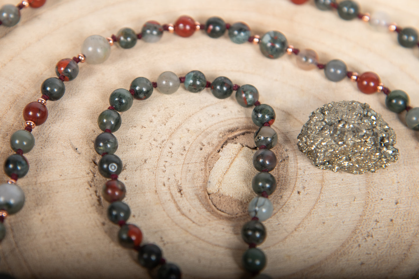 Mala con pietre dure naturali di Eliotropio Diaspro Sanguigno, Pietra Guru Labradorite, Rame