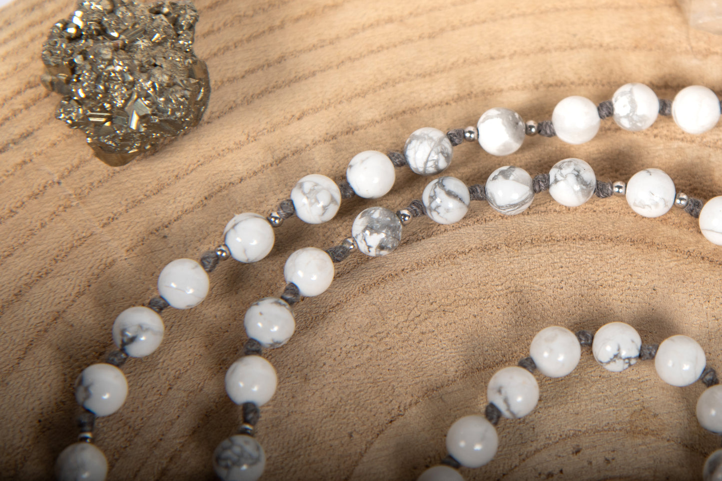 Mala collana con pietre dure di Howlite, Pietra Guru Labradorite, Argento 925