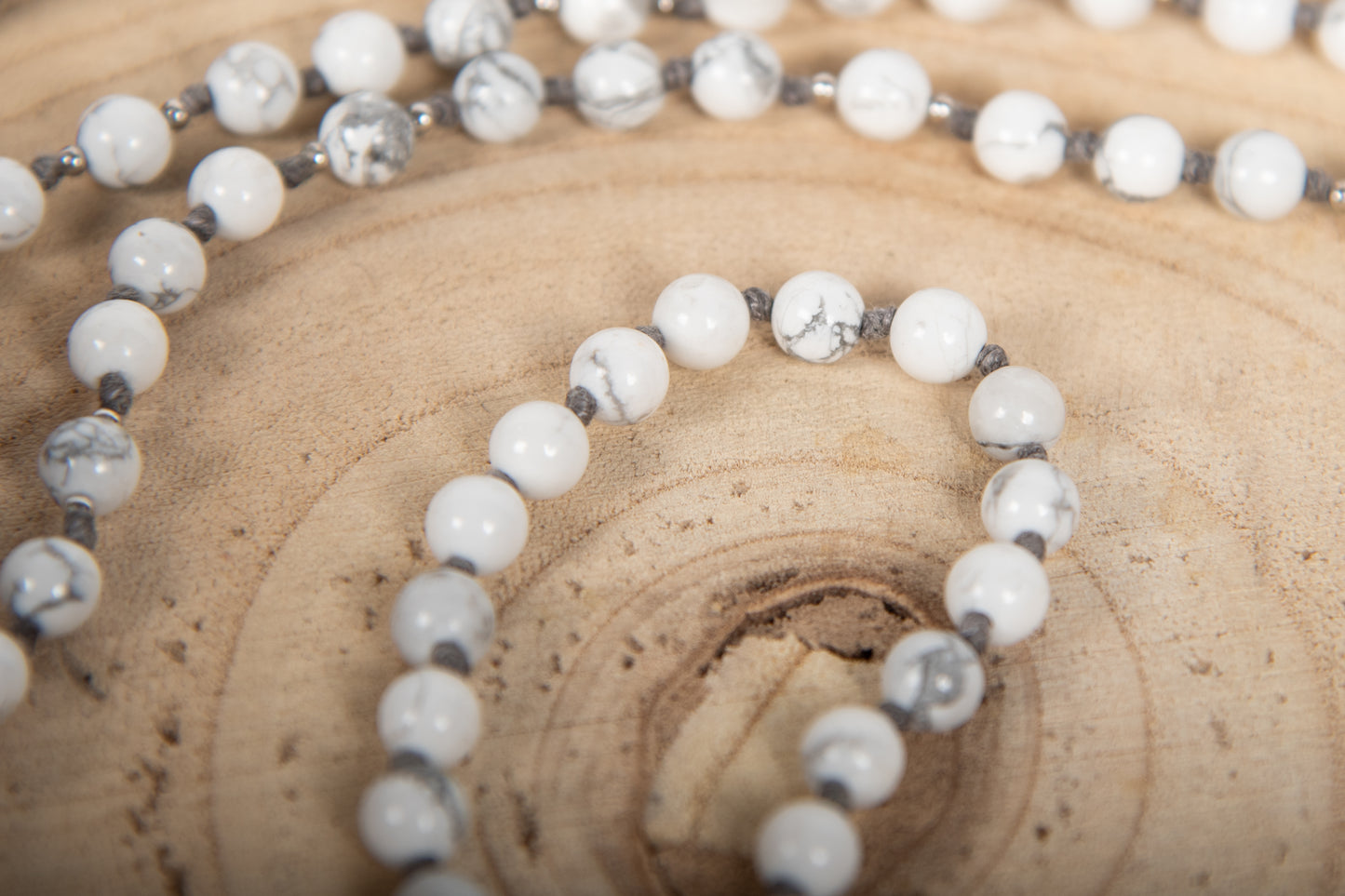Mala collana con pietre dure di Howlite, Pietra Guru Labradorite, Argento 925
