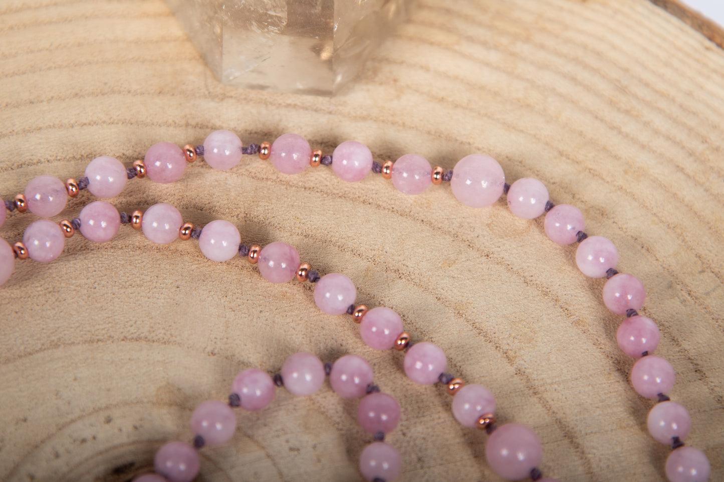Mala fatta a mano con pietre dure naturali di Kunzite, Pietra Guru Elbaite, Rame