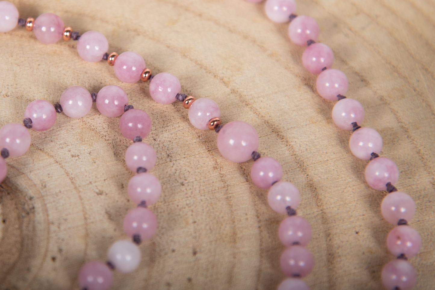 Mala fatta a mano con pietre dure naturali di Kunzite, Pietra Guru Elbaite, Rame