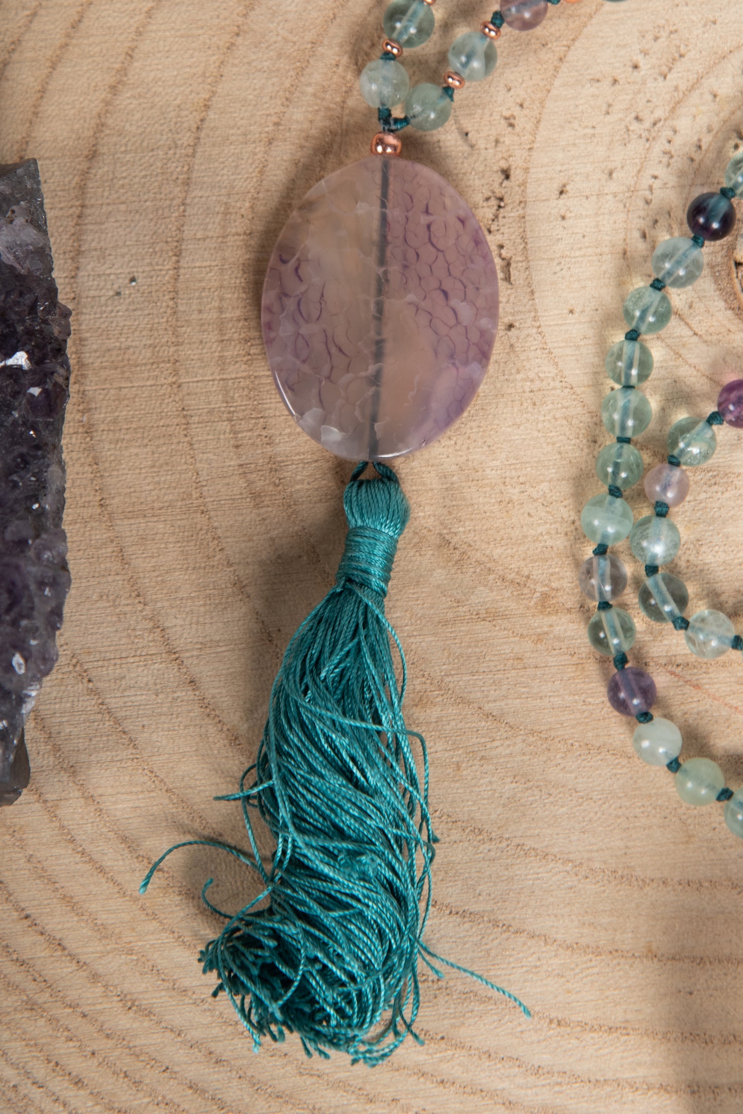 Mala con cristalli naturali di Fluorite, Pietra Guru in Ametista lavanda, Rame