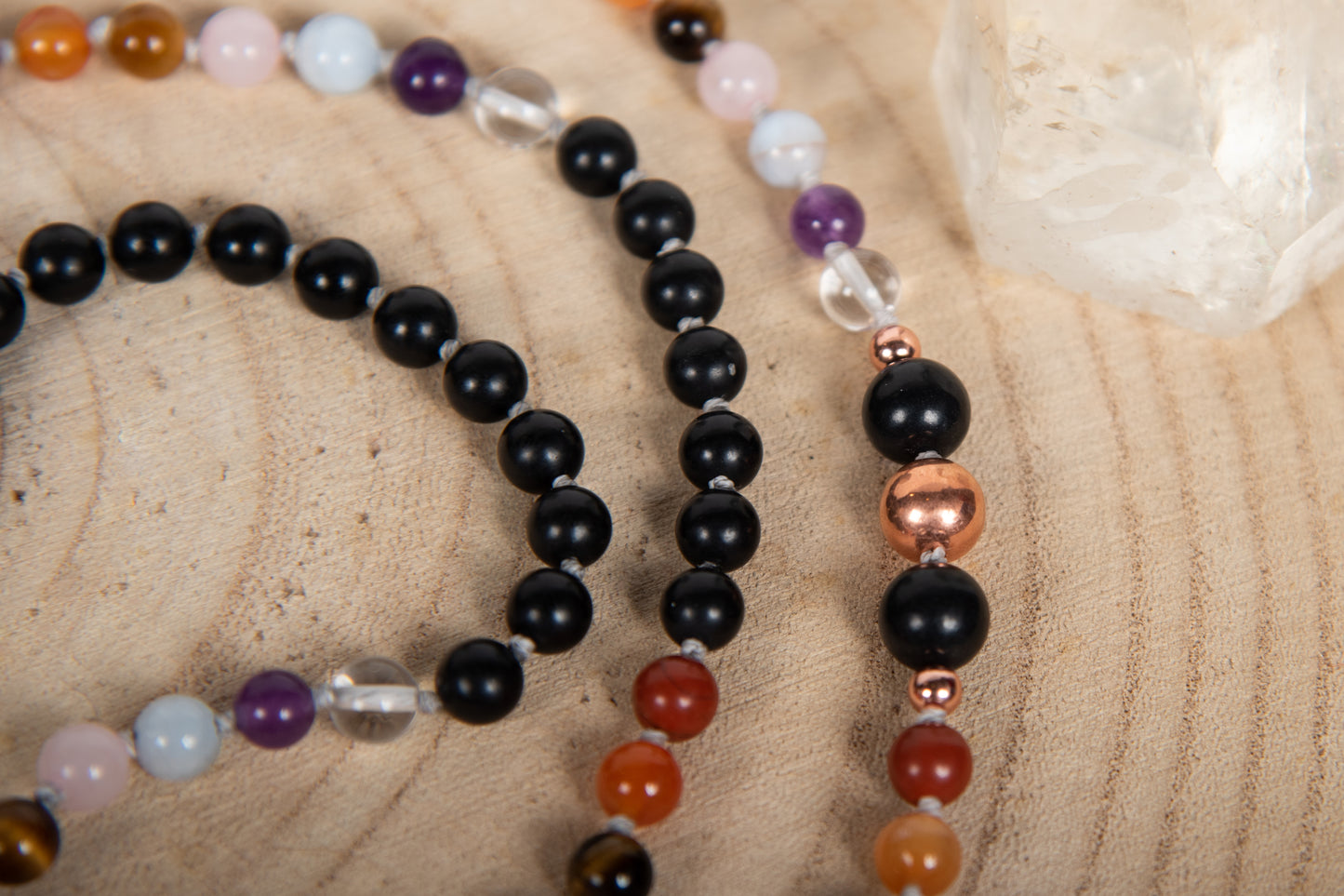 Mala con pietre dure di Shungite e Pietre 7 Chakra, Pietra Guru Agata Muschiata bianca del Montana, Rame
