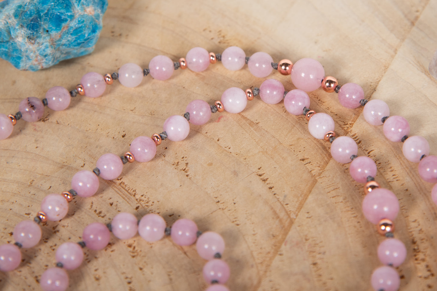 Mala collana con 108 perle di Kunzite, Pietra Guru Quarzo fumè, Rame