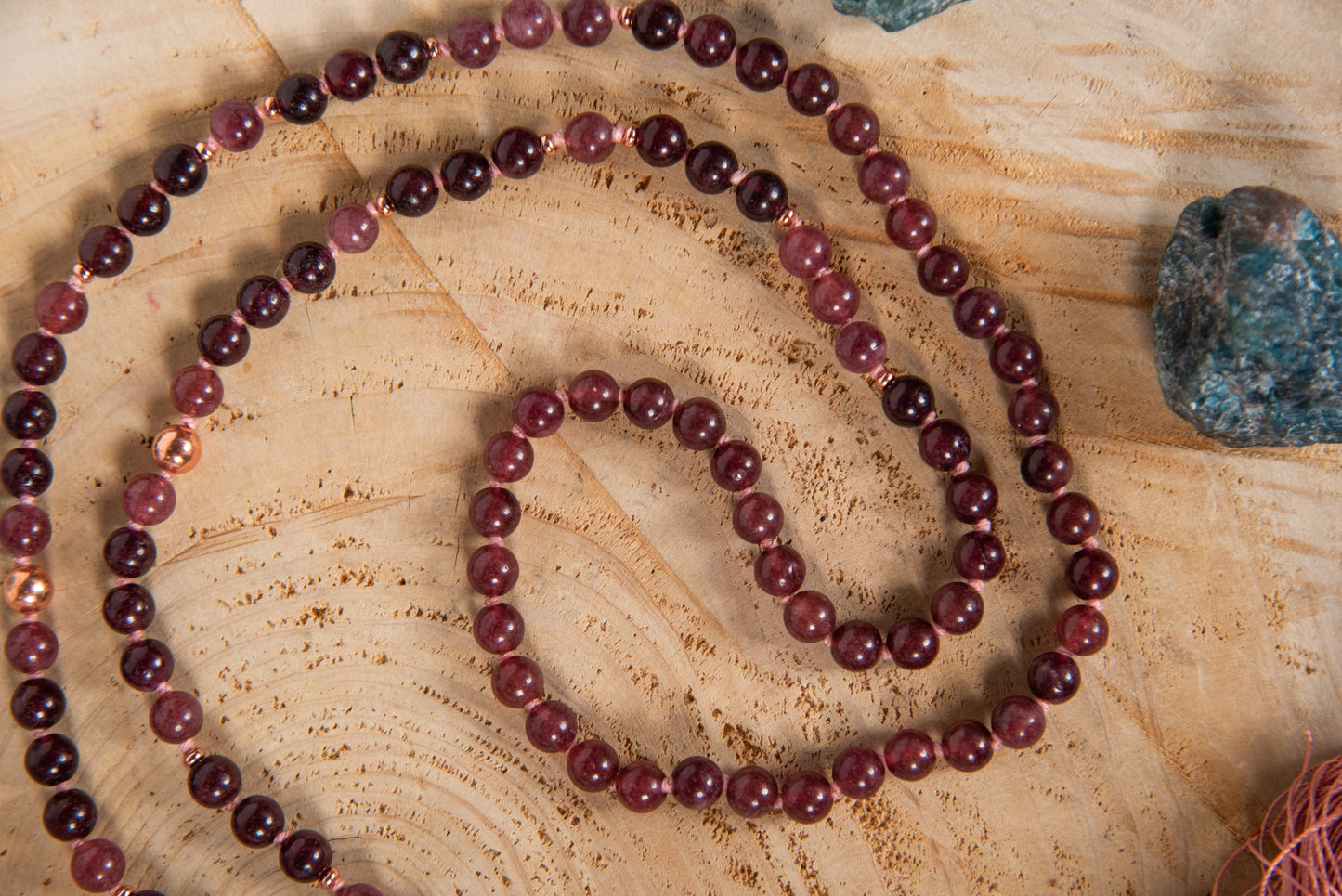 Mala da meditazione in Granato almandino, Pietra Guru Quarzo rosa, Rame
