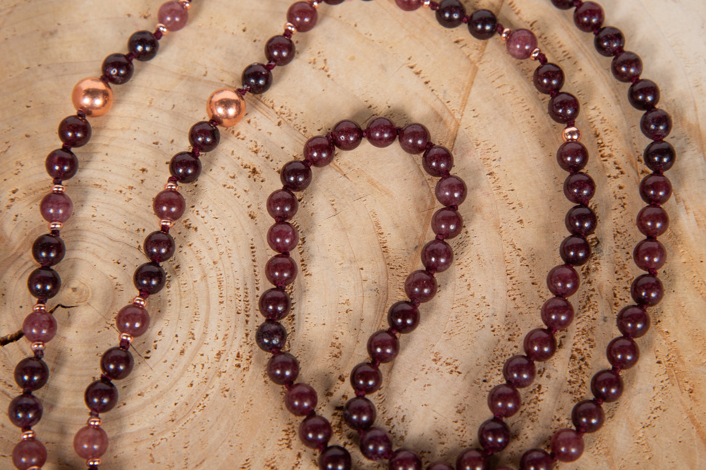 Mala fatta a mano con pietre naturali di Granato almandino, Pietra Guru Diaspro oceano, Rame