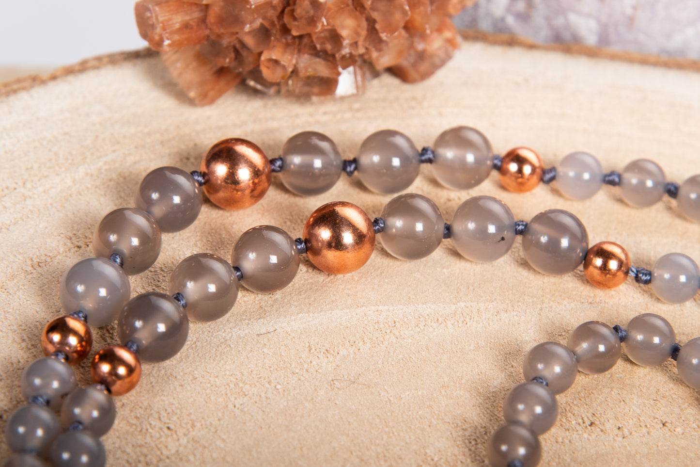 Mala per meditare con cristalli di agata grigia, pietra guru rame