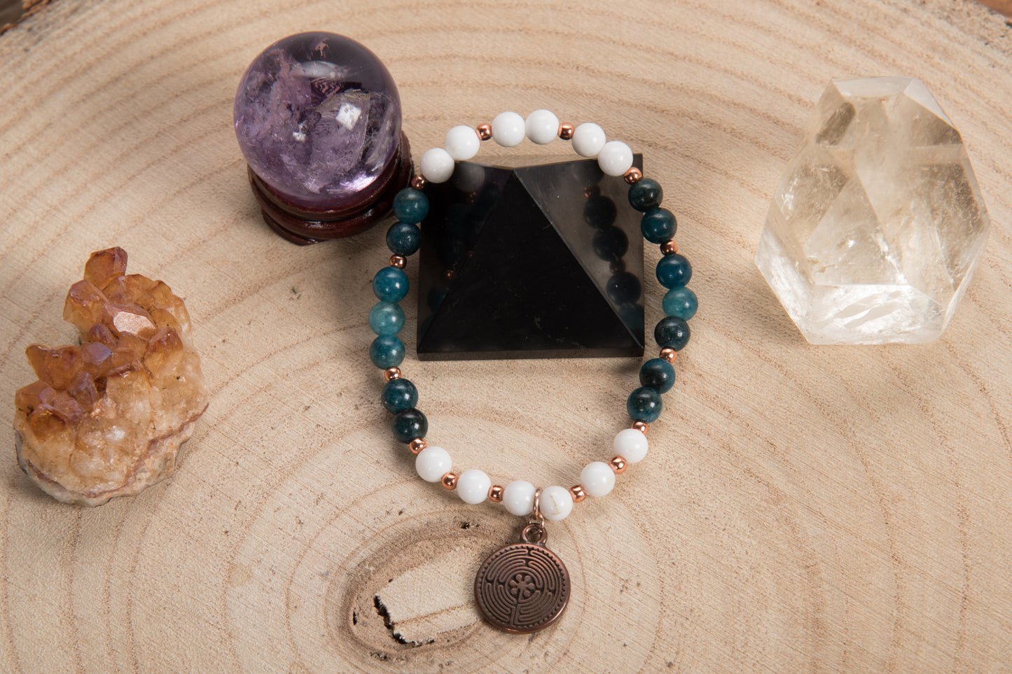 Apatite, Giada bianca, Charm Labirinto in Rame
