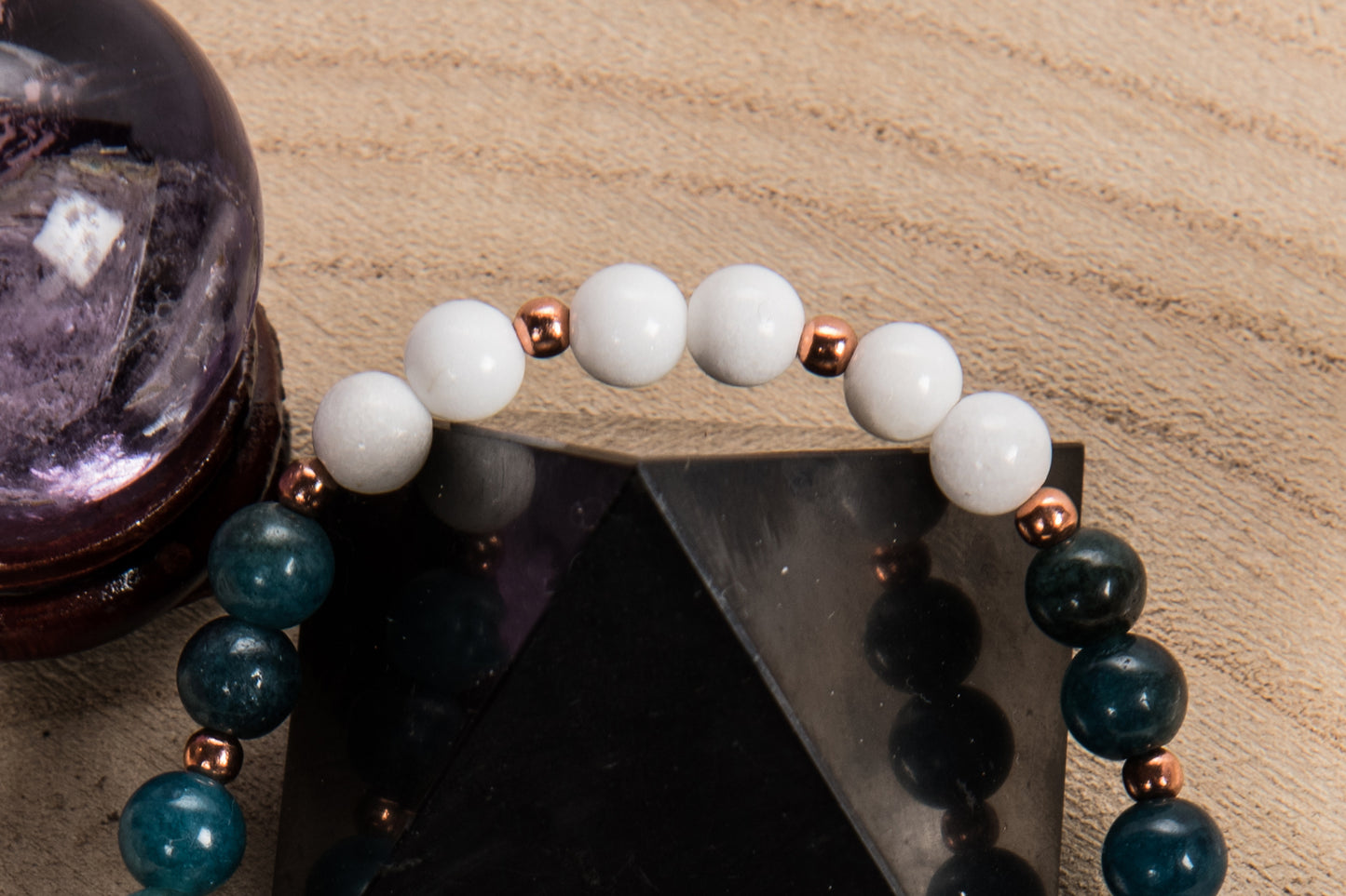 Apatite, Giada bianca, Charm Labirinto in Rame