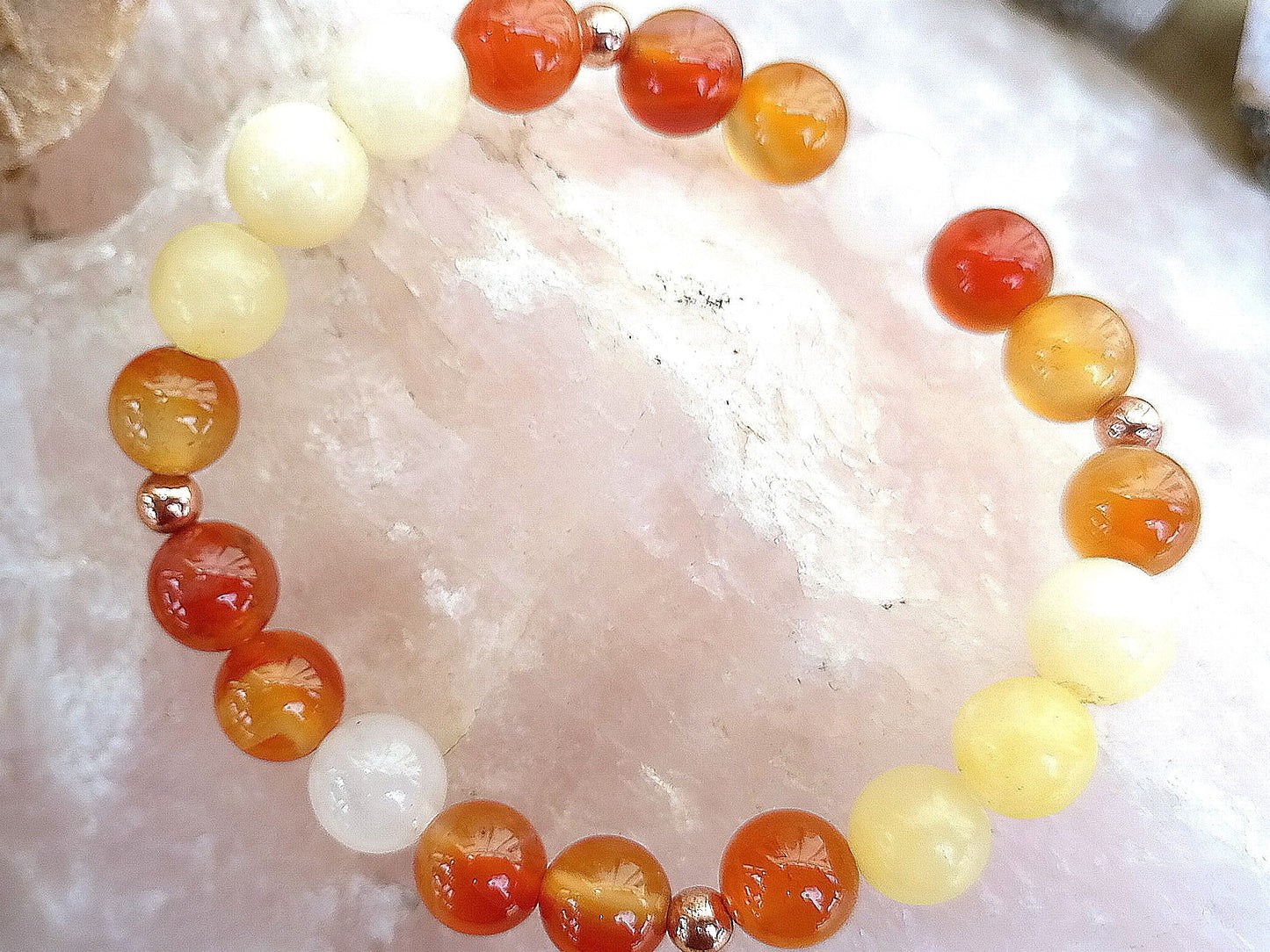 Bracciale perle 8mm calcite gialla, corniola, agata bianca, rame