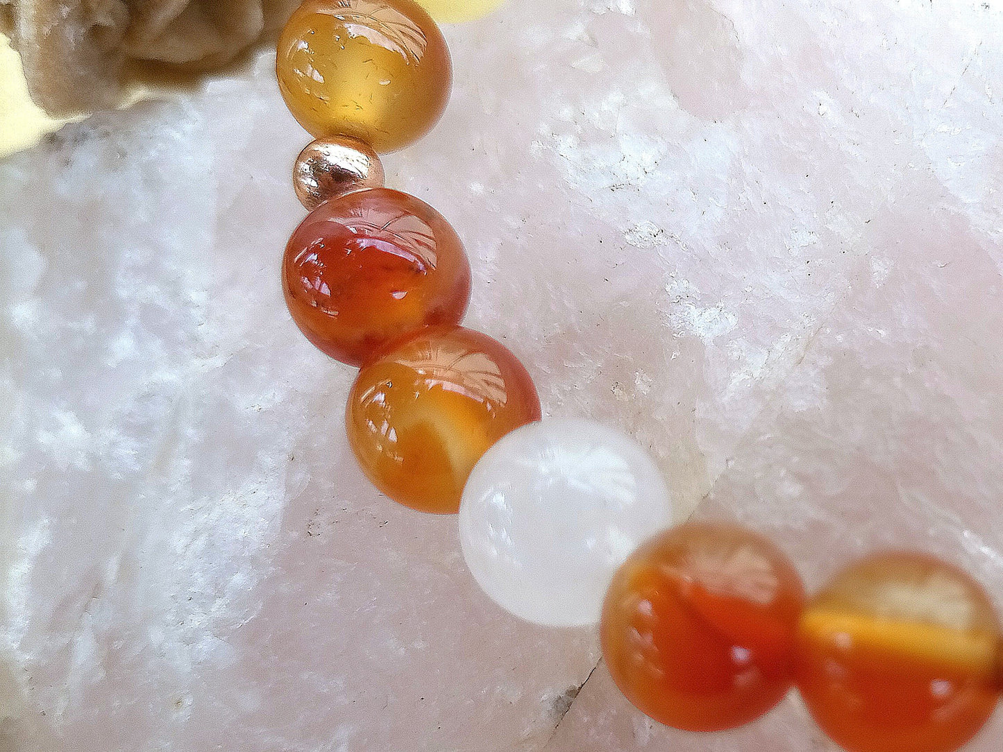 Bracciale perle 8mm calcite gialla, corniola, agata bianca, rame