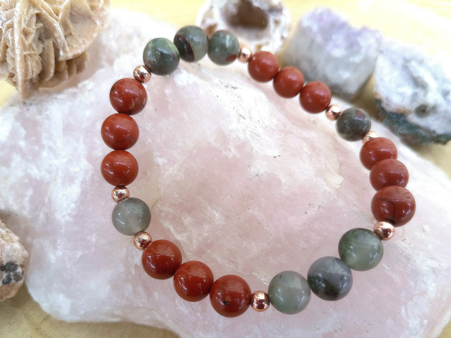 Bracciale perle 8mm diaspro rosso, eliotropio, rame