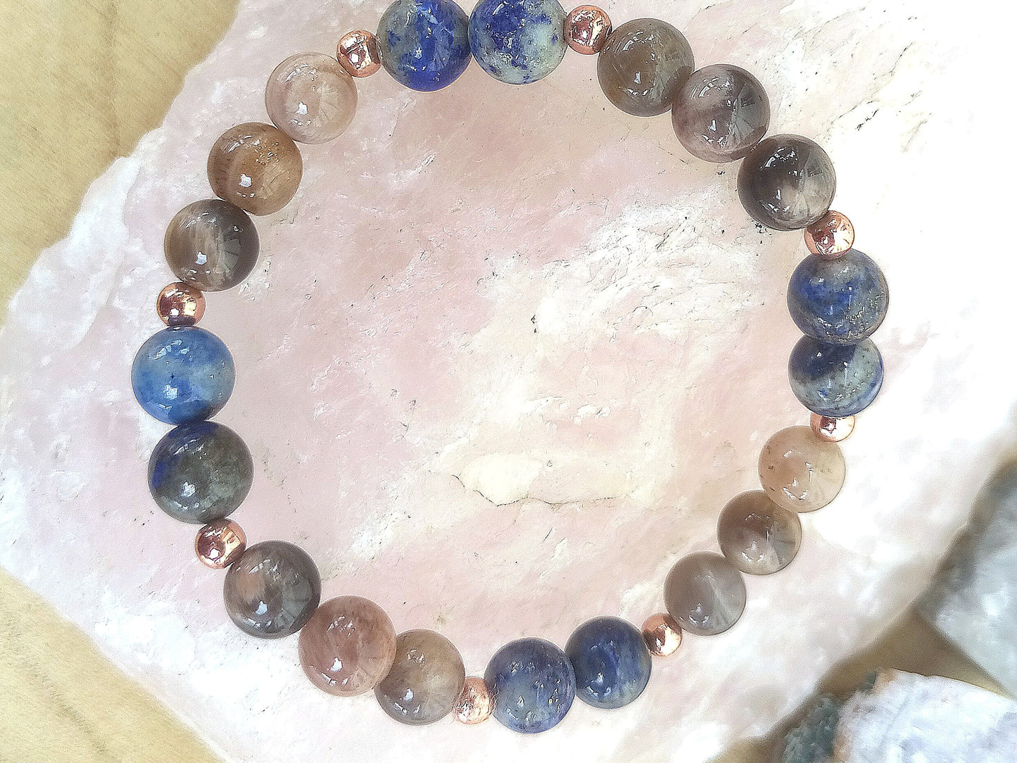 Bracciale perle 8mm lapislazzuli, pietra di luna nera, rame