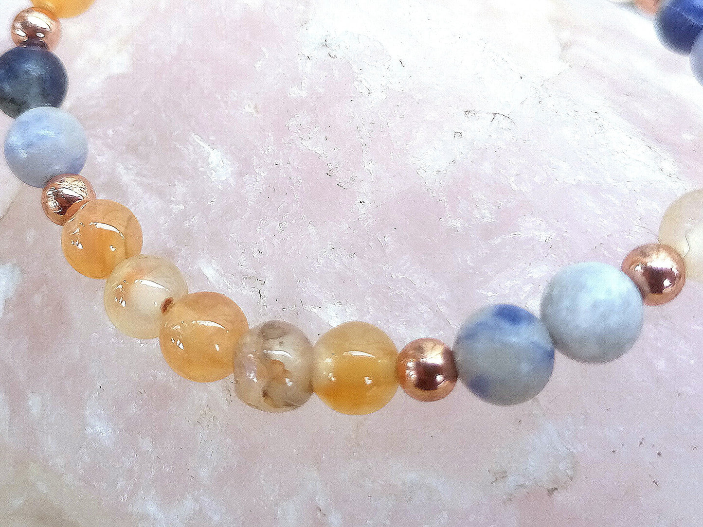 Bracciale perle 6mm corniola, sodalite, rame