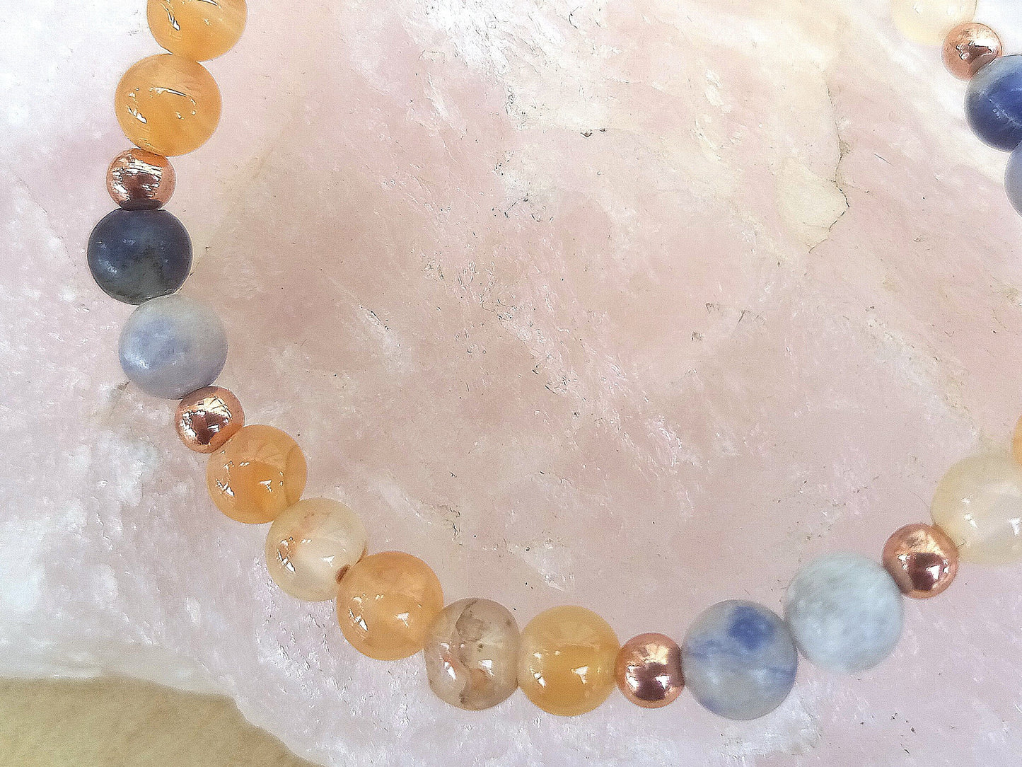 Bracciale perle 6mm corniola, sodalite, rame