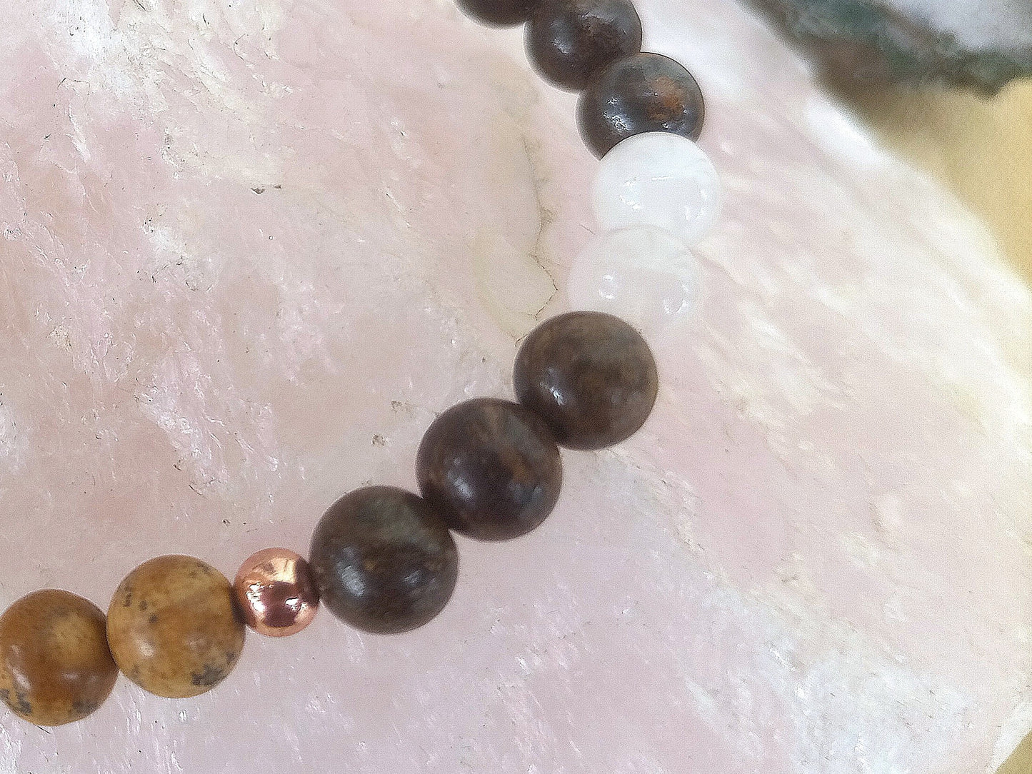 Bracciale perle 6mm bronzite, agata bianca, diaspro paesaggio, rame