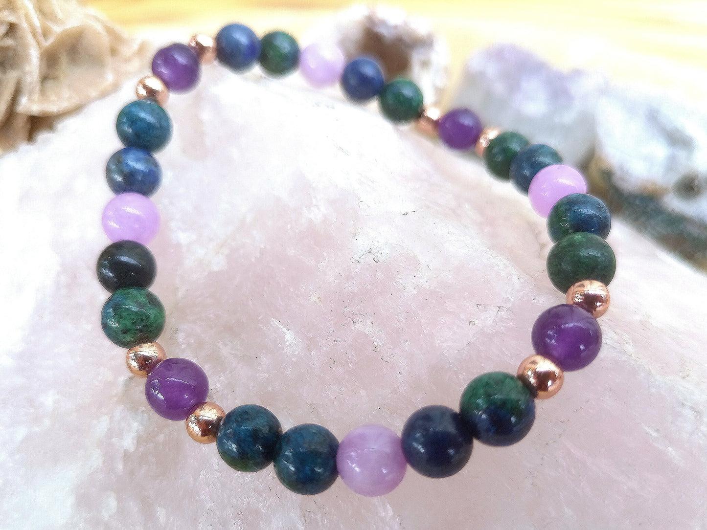 Bracciale perle 6mm ametista, kunzite, azzurrite, rame