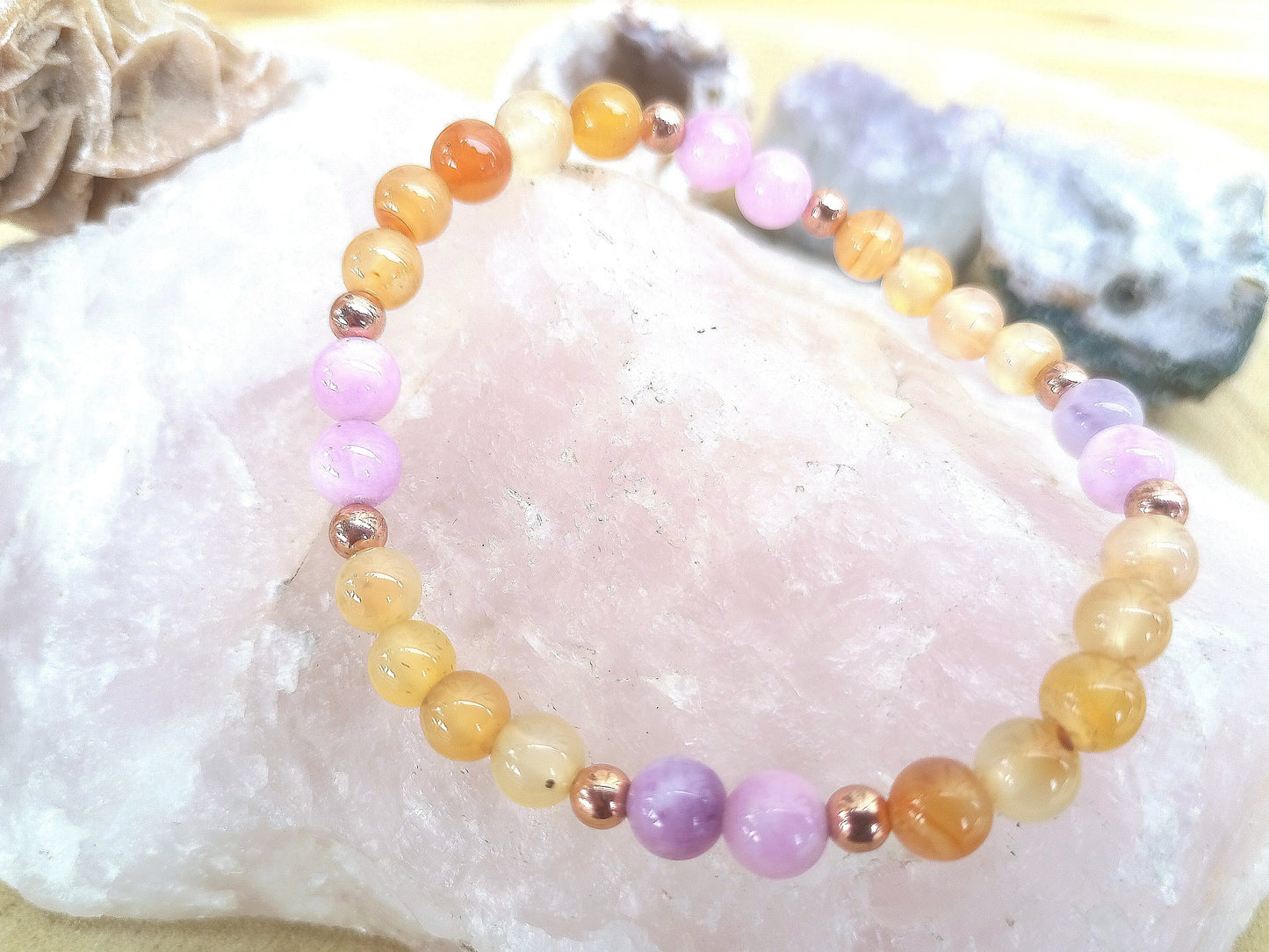 Bracciale perle 6mm corniola, kunzite, rame