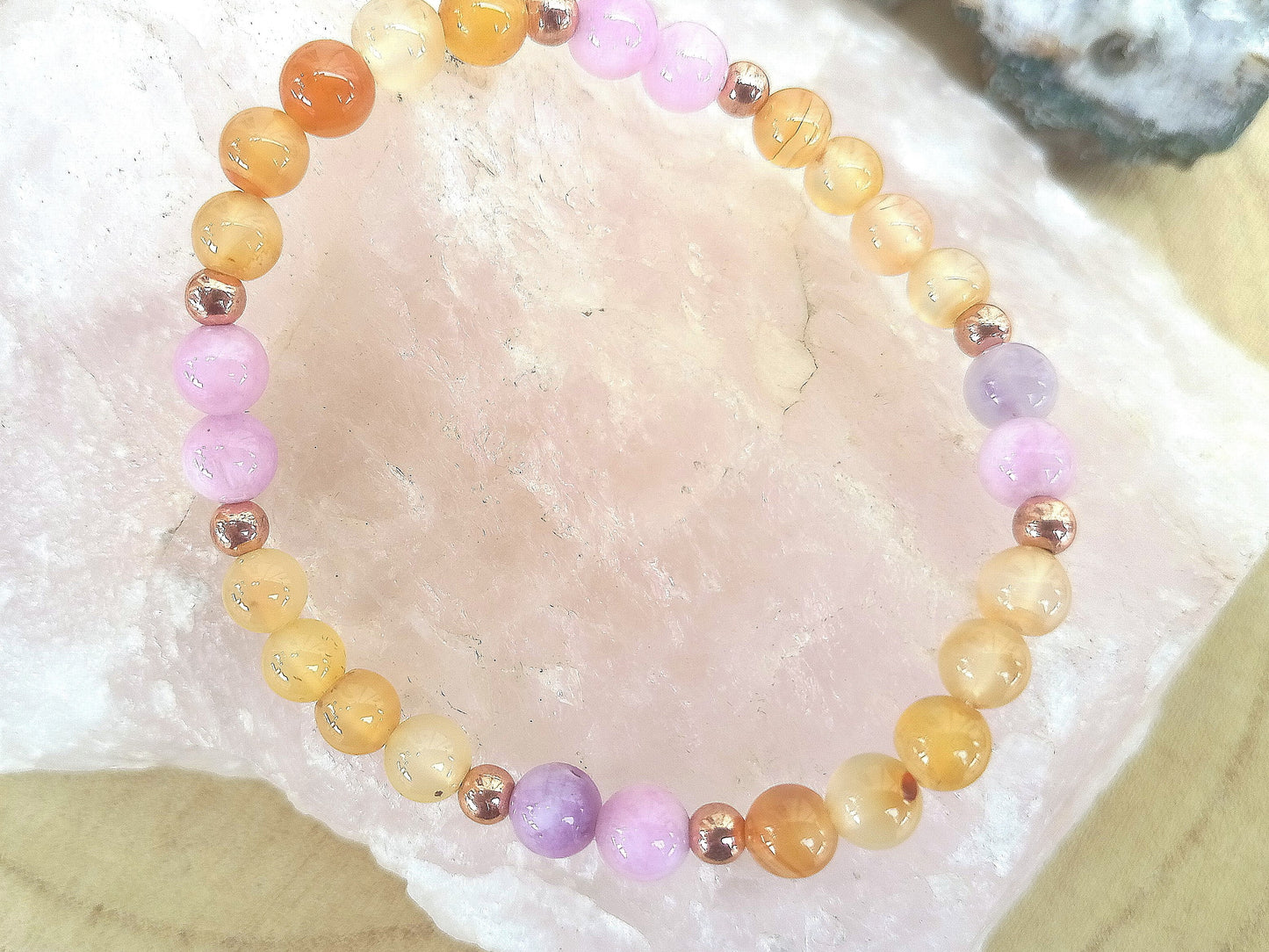 Bracciale perle 6mm corniola, kunzite, rame
