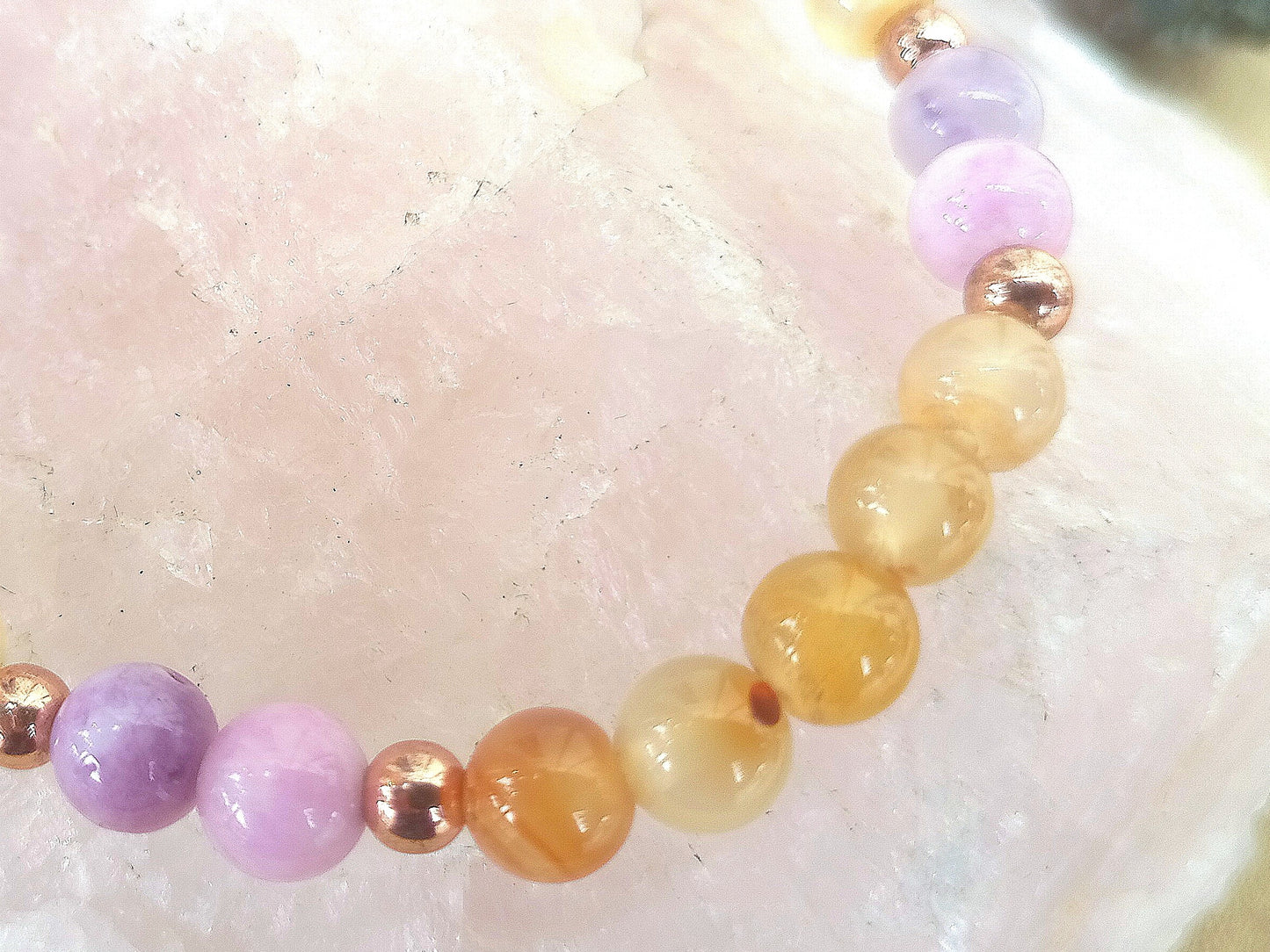 Bracciale perle 6mm corniola, kunzite, rame