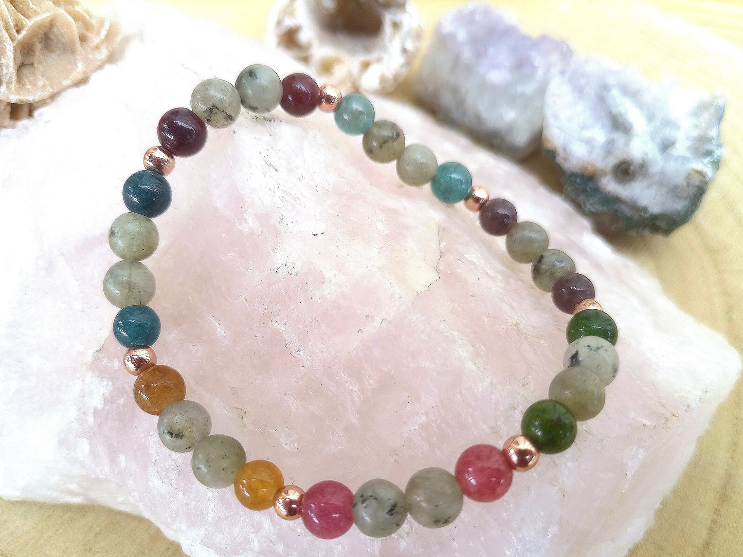 Bracciale perle 6mm tormalina naturale, labradorite, rame