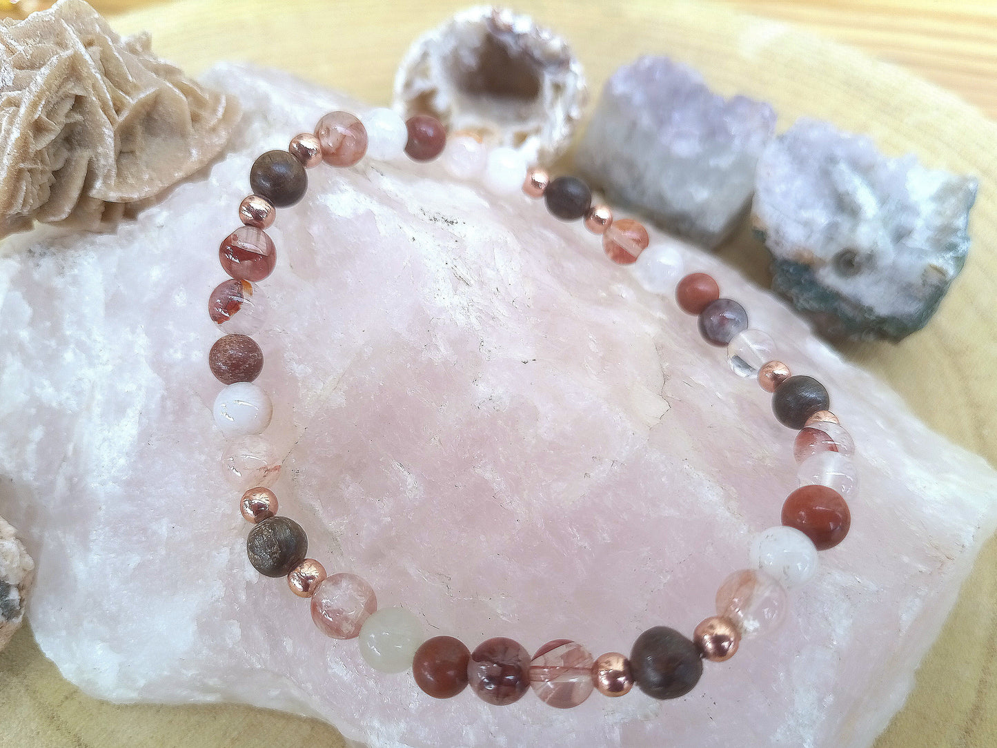 Bracciale perle 6mm quarzo ematoide, diaspro rosso, bronzite, rame