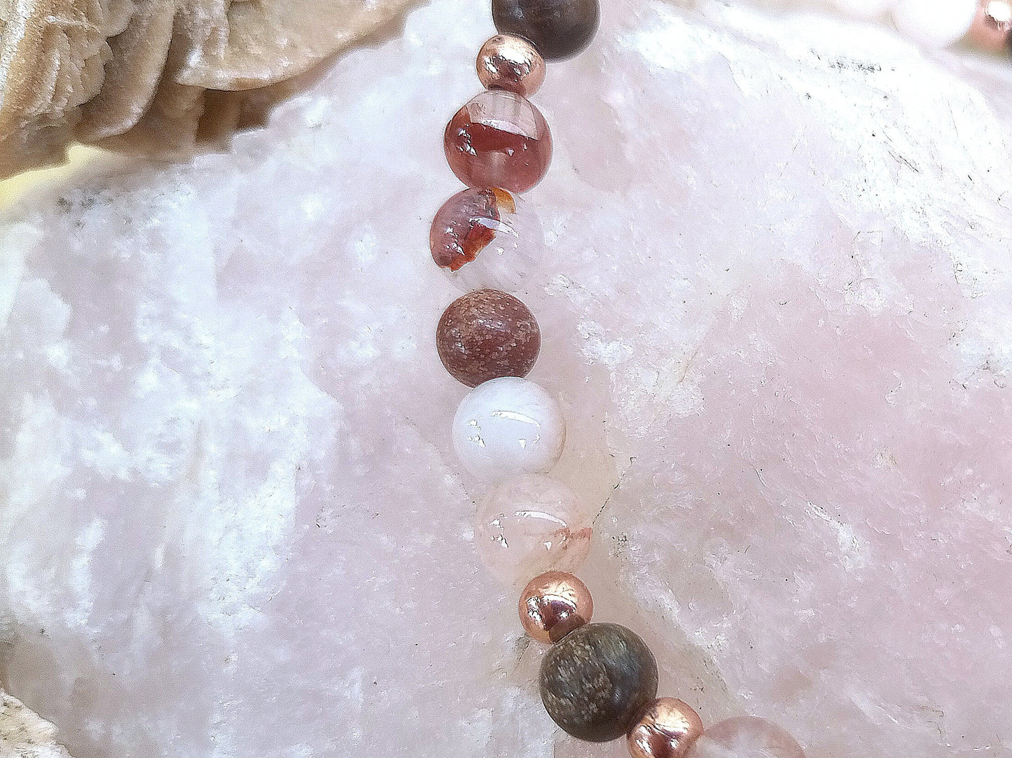 Bracciale perle 6mm quarzo ematoide, diaspro rosso, bronzite, rame