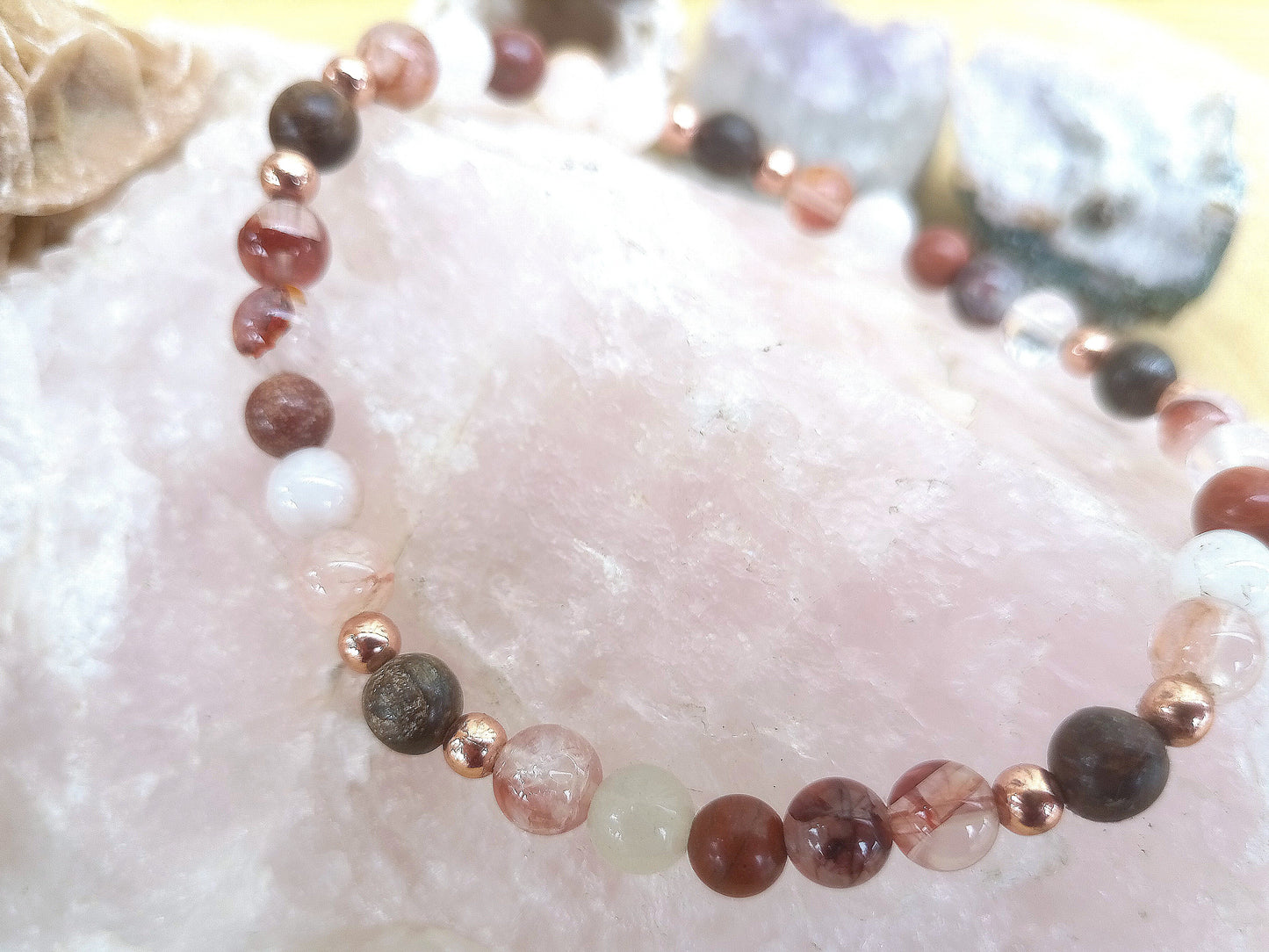 Bracciale perle 6mm quarzo ematoide, diaspro rosso, bronzite, rame