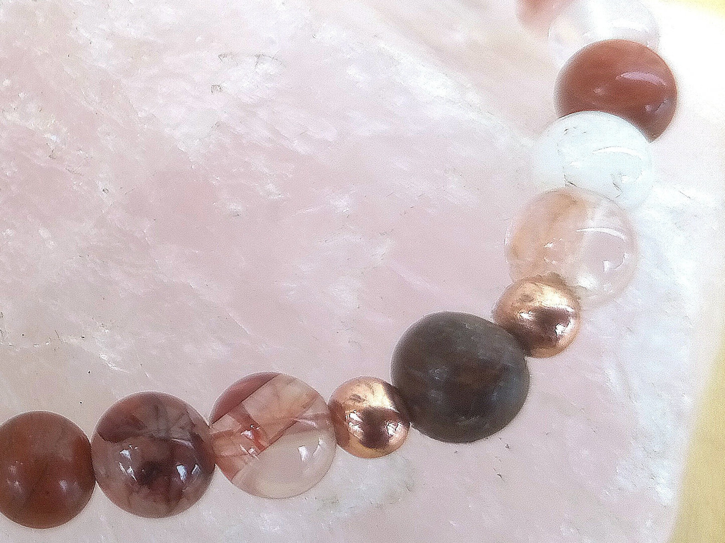 Bracciale perle 6mm quarzo ematoide, diaspro rosso, bronzite, rame