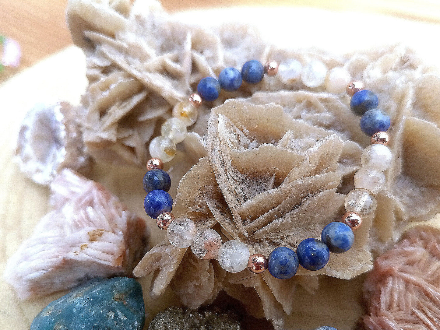 Bracciale perle 6mm lapislazzuli, quarzo citrino, rame