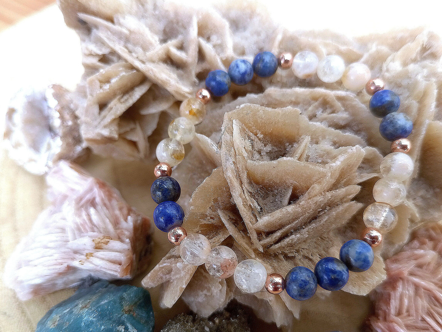 Bracciale perle 6mm lapislazzuli, quarzo citrino, rame
