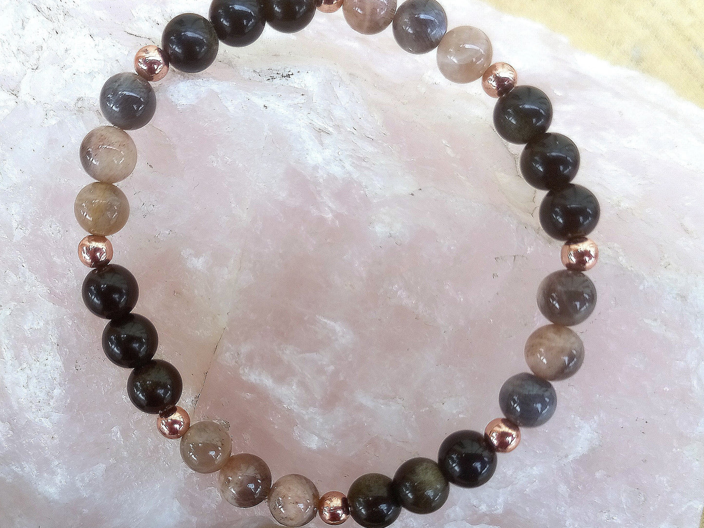 Bracciale perle 6mm pietra di luna nera, ossidiana dorata, rame
