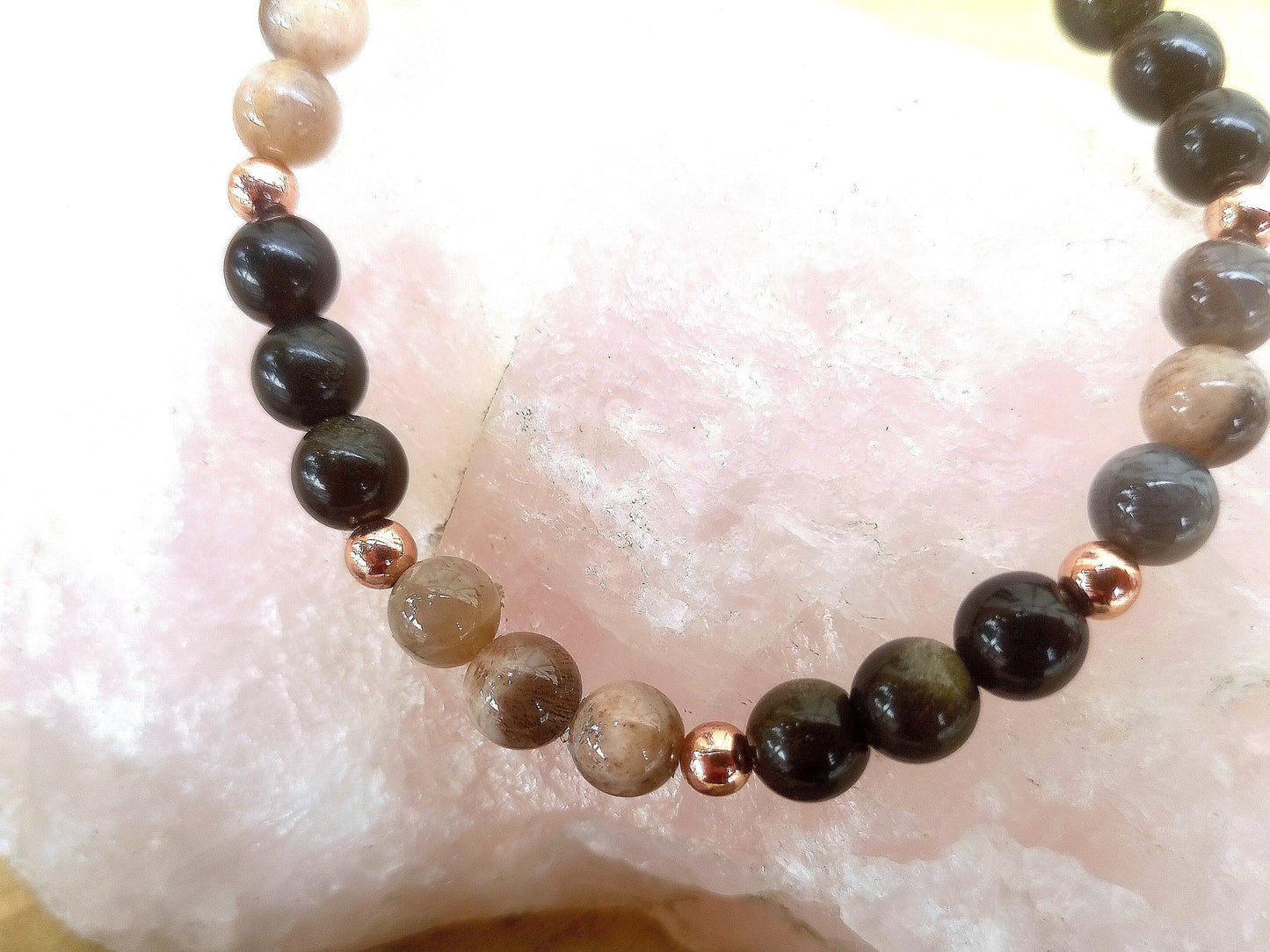 Bracciale perle 6mm pietra di luna nera, ossidiana dorata, rame
