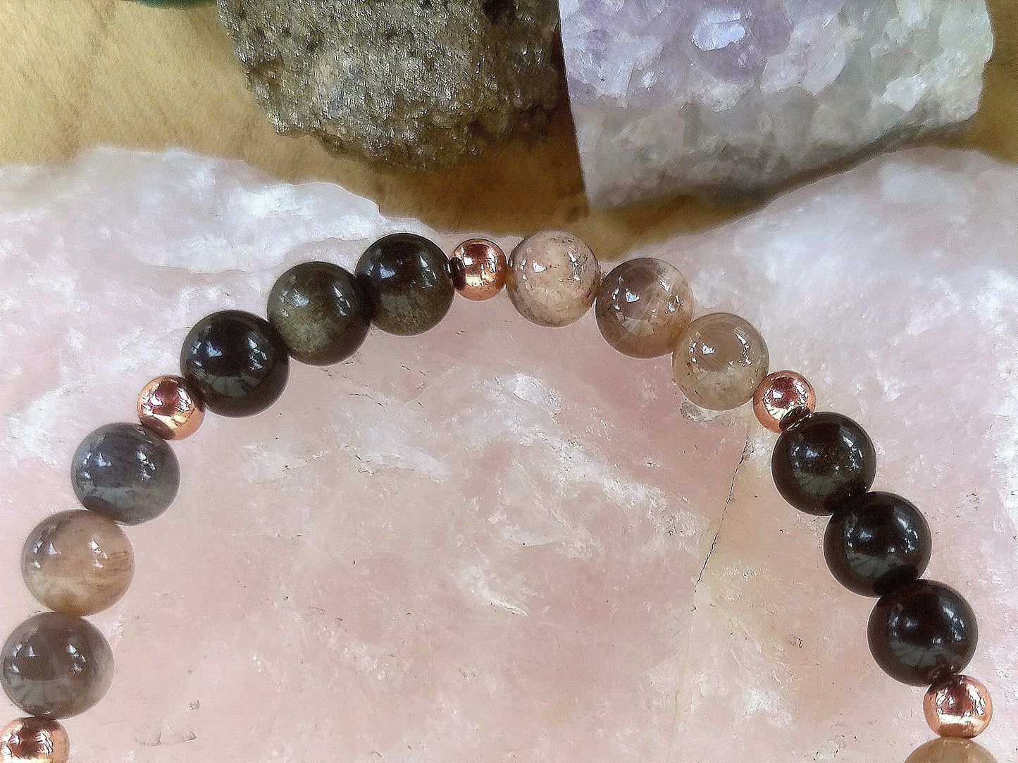 Bracciale perle 6mm pietra di luna nera, ossidiana dorata, rame