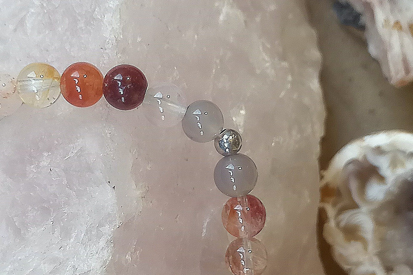 Quarzo ematoide, agata grigia, lava, argento 925