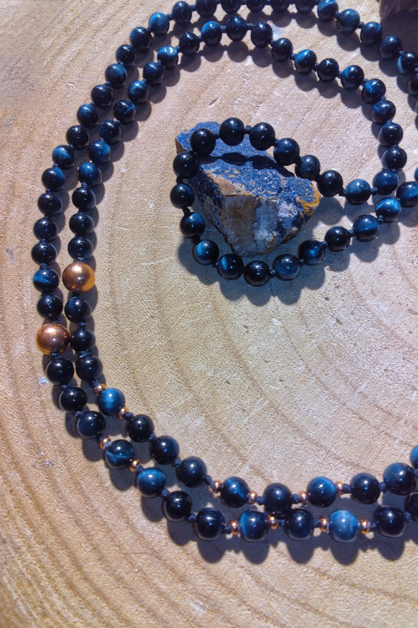 Mala con pietre dure naturali di Occhio di falco, Pietra guru Apatite, Rame