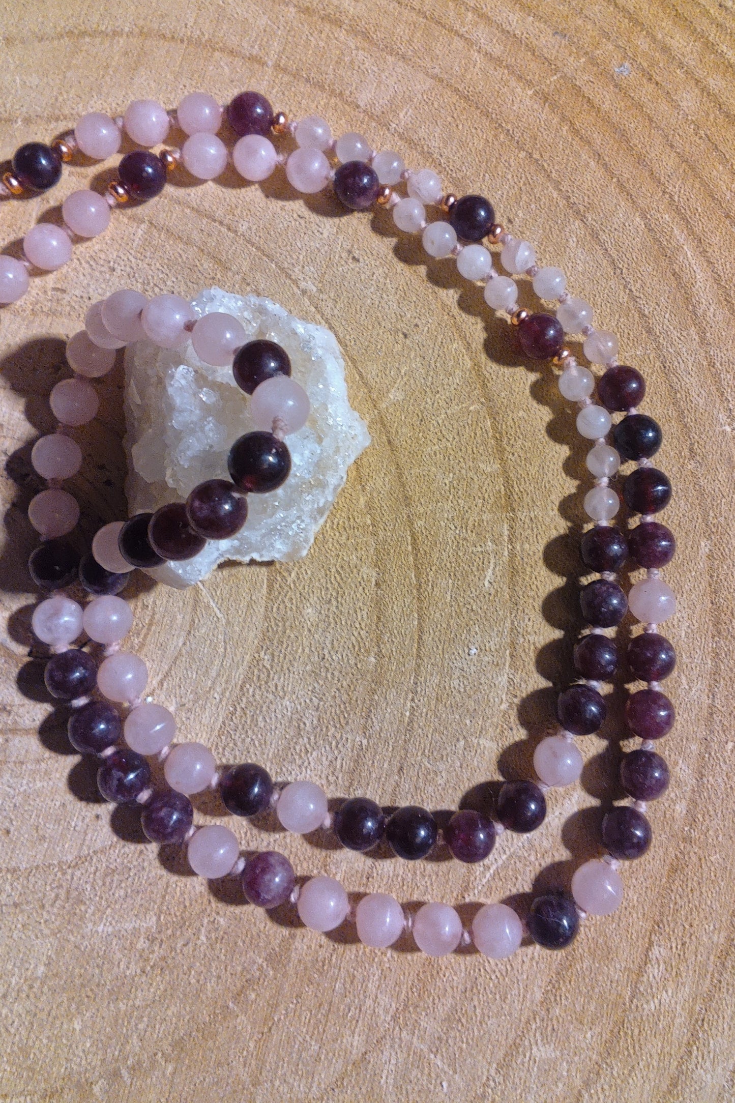 Mala con pietre naturali di Granato almandino, Pietra Guru Quarzo rosa, Rame