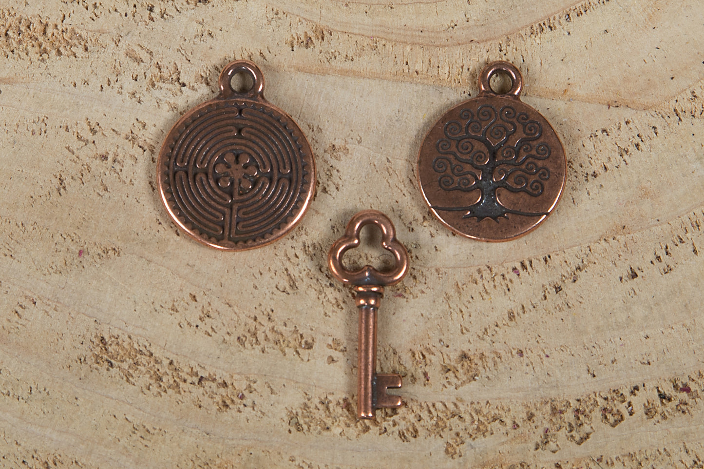 Pietra di luna, ossidiana dorata, lava, rame, charms