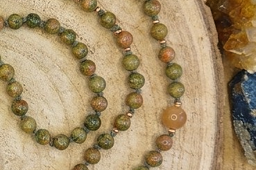Mala 108 perle in Unakite, Pietra di luna,, Pietra Guru Calcite e Rame