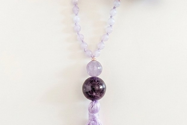Mala da meditazione in Ametista lavanda 108 perle, Perla Guru in ametista e rame
